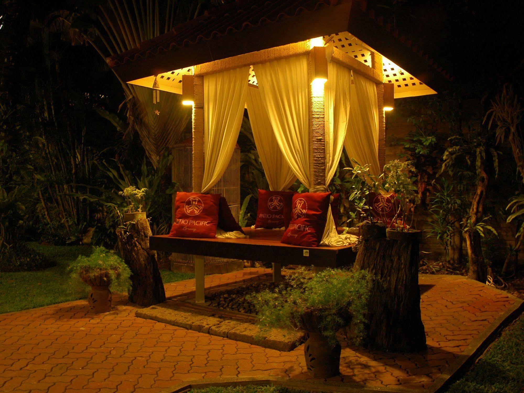 Patio Pacific Resort Balabag  Buitenkant foto